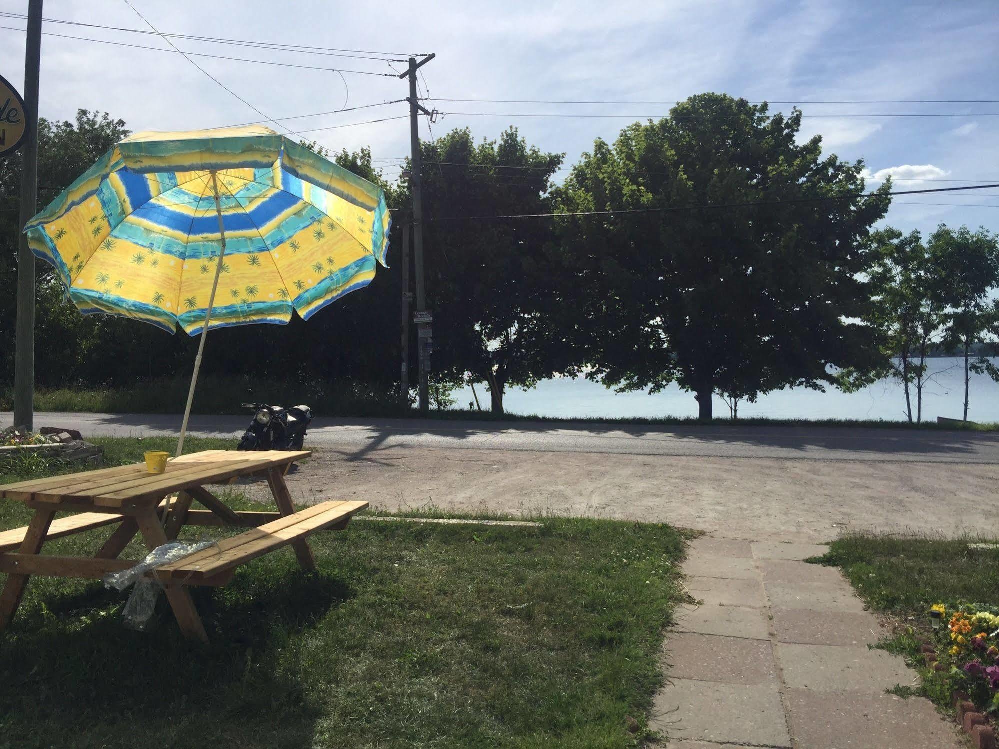Lakeside Inn Orillia Zewnętrze zdjęcie