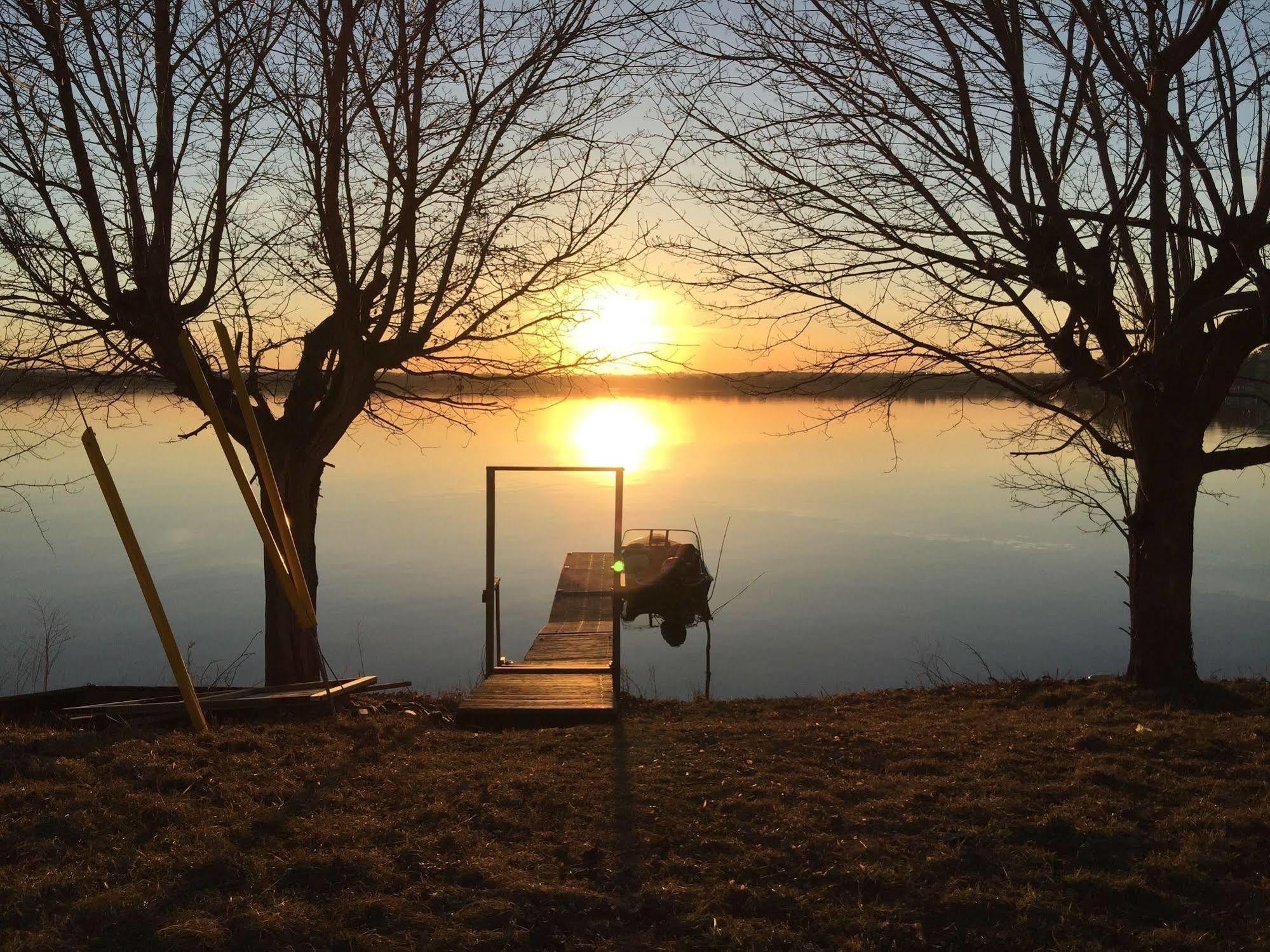 Lakeside Inn Orillia Zewnętrze zdjęcie